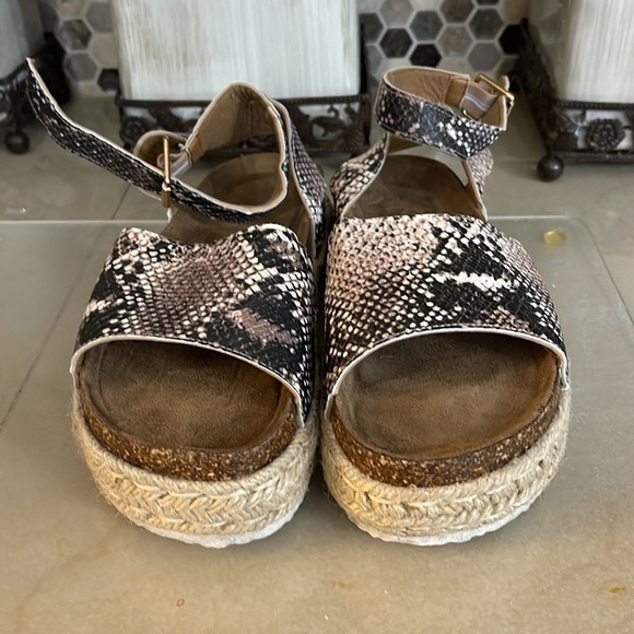 Pierre Dumas reptile print ankle strap chunky platform shoes 6 - Picture 2 of 6